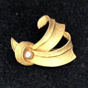 BSK Pearl Brooch